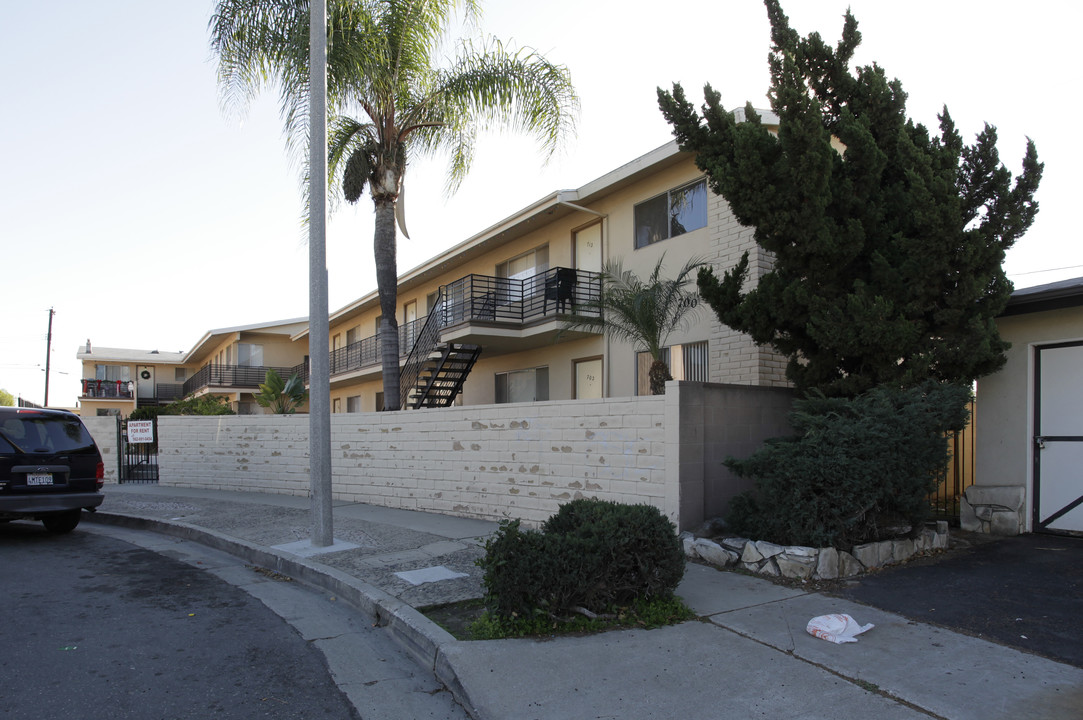 Maple Street Apartments in La Habra, CA - Building Photo