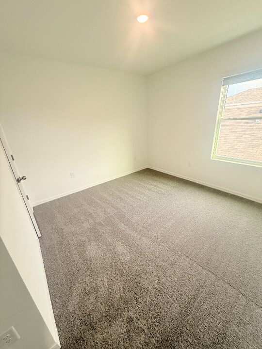 7107 Broad River Ave in Land O Lakes, FL - Building Photo