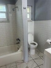 7181 49th Ave N in St. Petersburg, FL - Foto de edificio - Building Photo