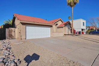 11056 E Becker Ln in Scottsdale, AZ - Building Photo - Building Photo