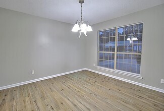 705 Edgewood Ct in Hinesville, GA - Building Photo - Building Photo