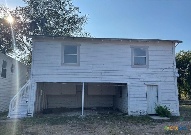 property at 902 1/2 1/2 S 27th St