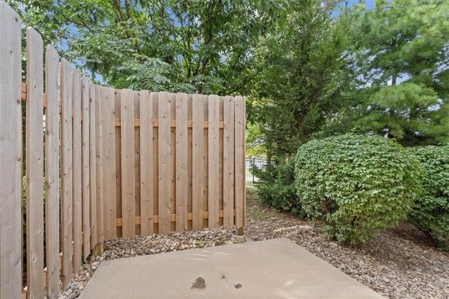7839 W 158th Ct in Overland Park, KS - Foto de edificio - Building Photo