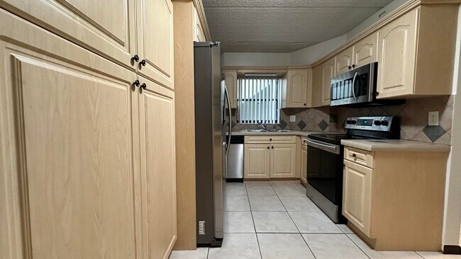 12268 Sag Harbor Ct-Unit -3 in Wellington, FL - Building Photo - Building Photo