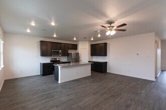 516 Season St in Red Oak, TX - Building Photo - Building Photo