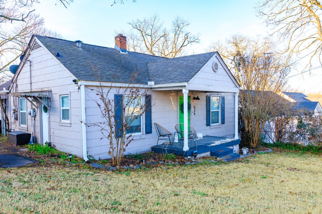 536-B W Trinity Ln in Nashville, TN - Building Photo
