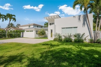 475 Woodcrest Rd in Key Biscayne, FL - Building Photo - Building Photo