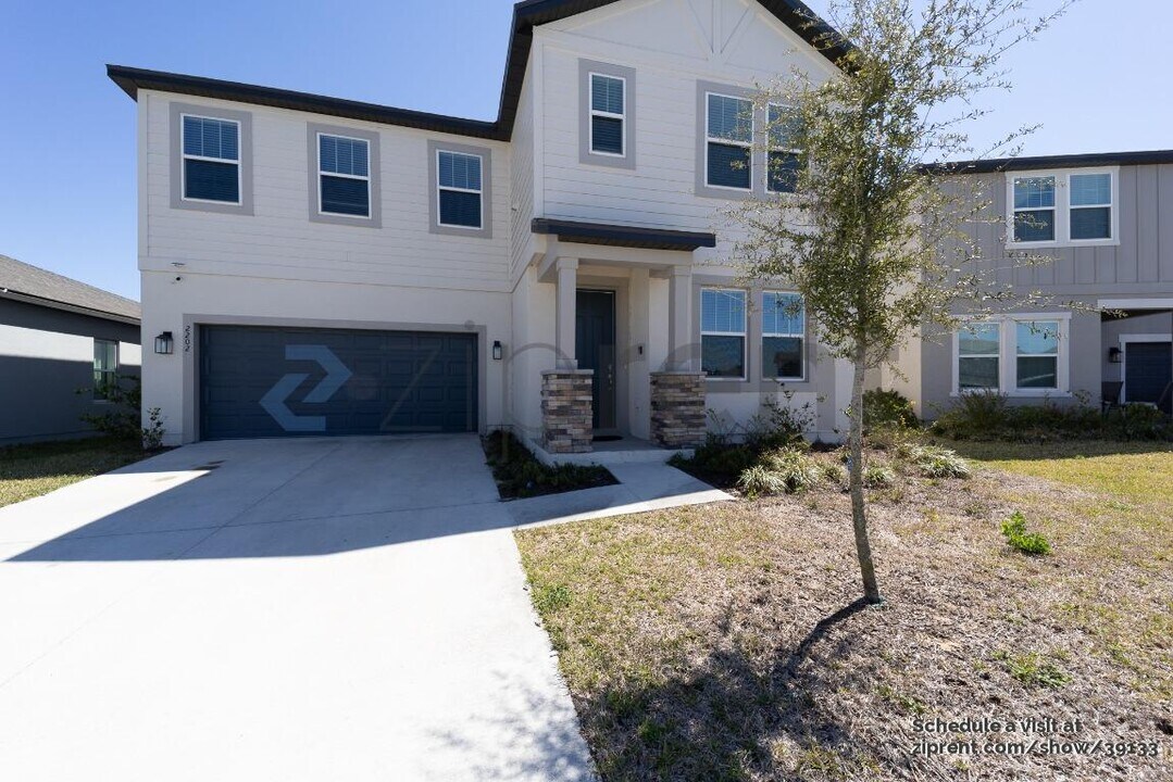 2202 Derwent Dr in Davenport, FL - Building Photo