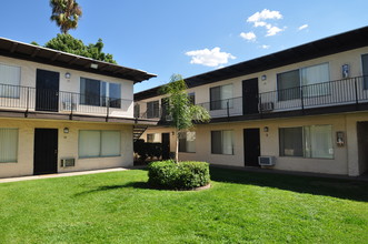 Oak Valley in El Cajon, CA - Foto de edificio - Building Photo