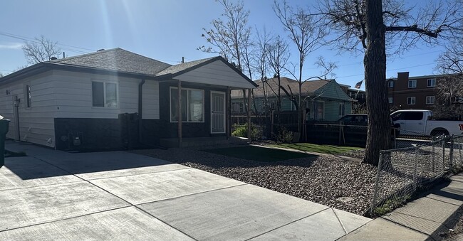 1608 Kingston St in Aurora, CO - Building Photo - Building Photo