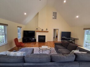6 Rockwood Ln in Lincoln, MA - Building Photo - Building Photo