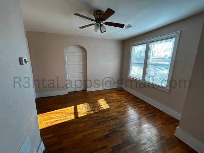 622.5 S Locust St in Ottawa, KS - Building Photo - Building Photo