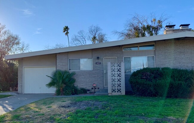 property at 1425-1427 Topaz Way
