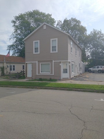 220 S Locust St in Delavan, IL - Building Photo