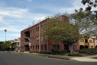 2329 W 25th St in Los Angeles, CA - Building Photo - Building Photo