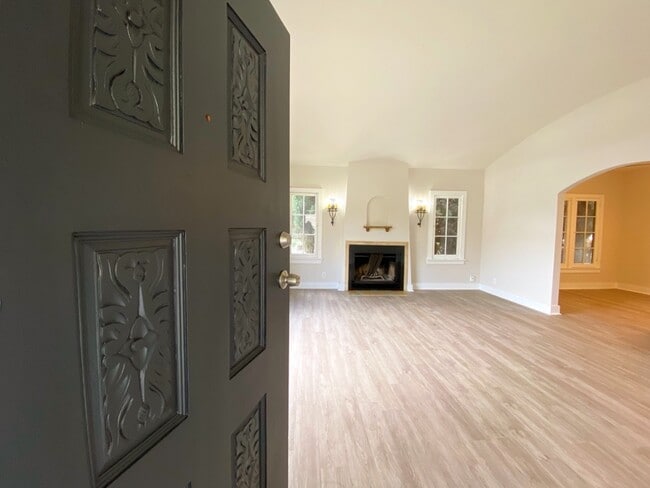 837 N Martel Ave in Los Angeles, CA - Building Photo - Building Photo