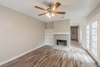 2762 Parkchester Dr in Arlington, TX - Building Photo - Building Photo
