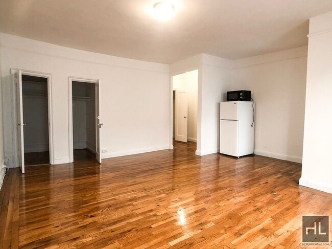 East 58TH ST in New York, NY - Building Photo - Building Photo