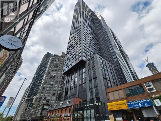 8-3918 Wellesley St W