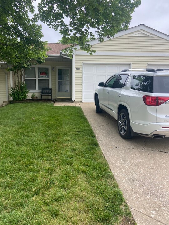 3216 Meadow Trail Dr in St. Peters, MO - Building Photo