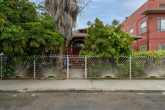 1806 S Berendo St in Los Angeles, CA - Building Photo - Building Photo