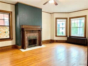 242 Bryant St in Buffalo, NY - Building Photo - Building Photo