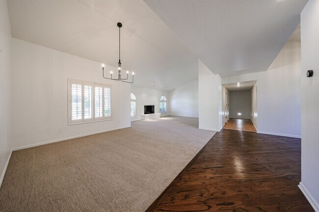 8308 E Vista De Valle in Scottsdale, AZ - Building Photo - Building Photo