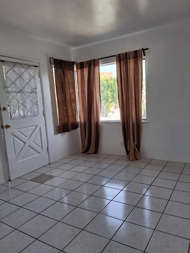 418 E Tamarack Ave, Unit 0 in Inglewood, CA - Foto de edificio - Building Photo