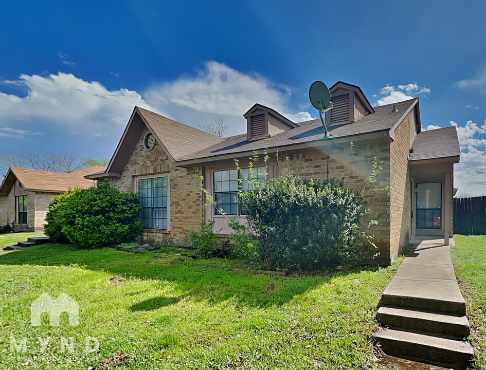 2428 Limestone Dr in Arlington, TX - Building Photo