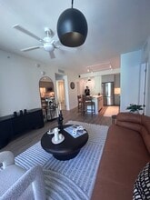 223 NE 27th St, Unit B3 in Miami, FL - Foto de edificio - Building Photo