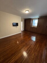 121 Bentley Ave in Jersey City, NJ - Building Photo - Building Photo