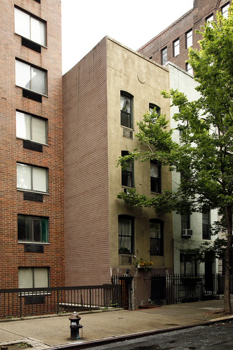 217 E 30th St in New York, NY - Building Photo