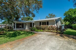 712 Tradewind Dr in North Palm Beach, FL - Building Photo
