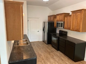 4974 W Dover St in Fayetteville, AR - Building Photo - Building Photo