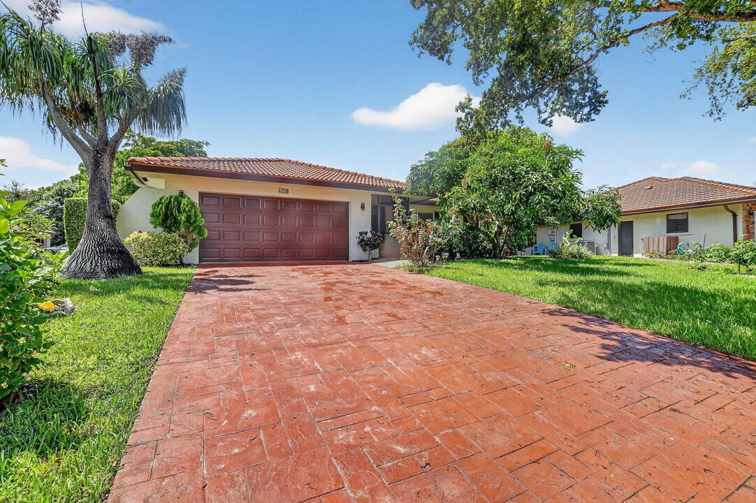 328 NW 42nd St in Boca Raton, FL - Building Photo