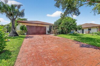 328 NW 42nd St in Boca Raton, FL - Building Photo - Building Photo