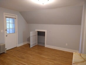337 Lisbon St, Unit 2 in Lewiston, ME - Building Photo - Building Photo
