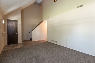 3312 Shady Valley Dr in Manhattan, KS - Building Photo - Building Photo