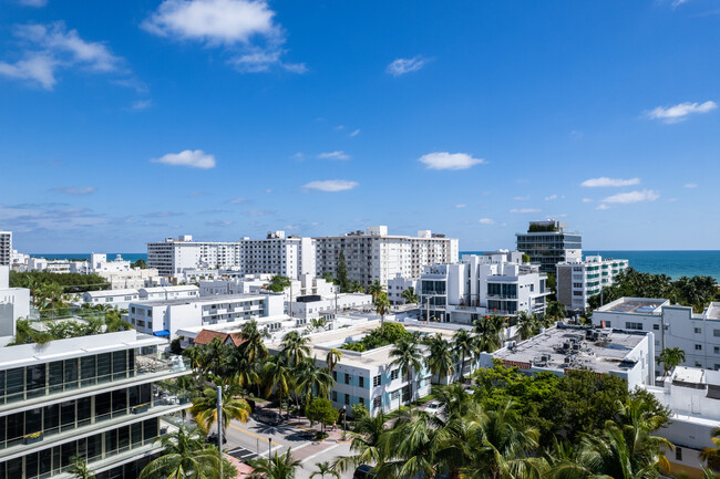 OCEAN TERRACE APTS INC CO-OP in Miami Beach, FL - Foto de edificio - Building Photo