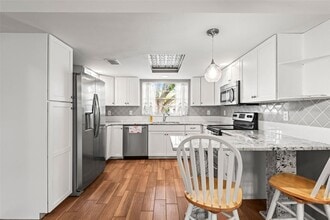 2011 Hadrian Ct in Sun City Center, FL - Building Photo - Building Photo
