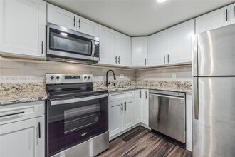 480 NW 20th St, Unit 2010 in Boca Raton, FL - Foto de edificio - Building Photo