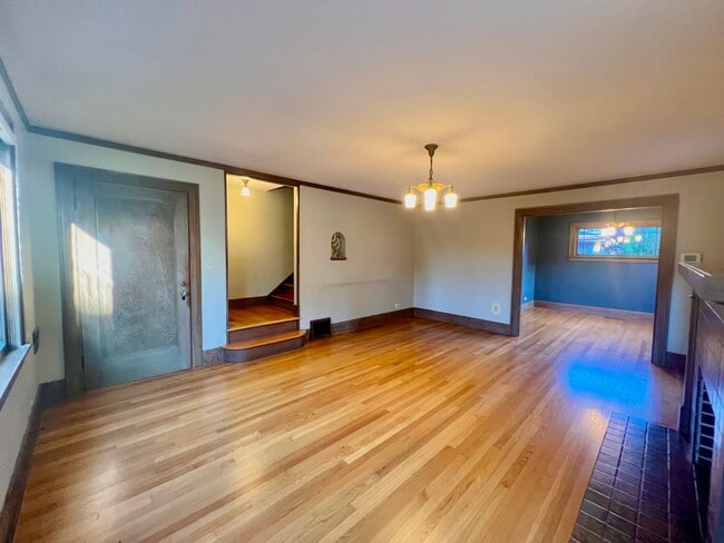5702 SE Belmont St, Unit Charming and spacious in Portland, OR - Foto de edificio - Building Photo