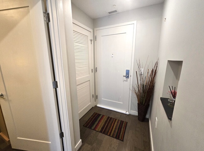 1320 Fenwick Ln, Unit 608 in Silver Spring, MD - Building Photo - Building Photo