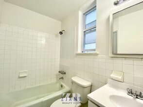 64 W 107th St in New York, NY - Building Photo - Building Photo