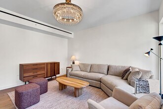 200 E 21st St in New York, NY - Building Photo - Building Photo