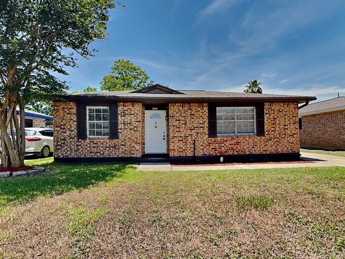 4726 Pine St in Seabrook, TX - Building Photo