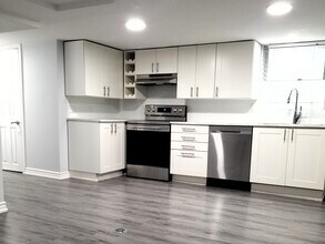 18 Brighton Ave in St Catharines, ON - Building Photo - Building Photo