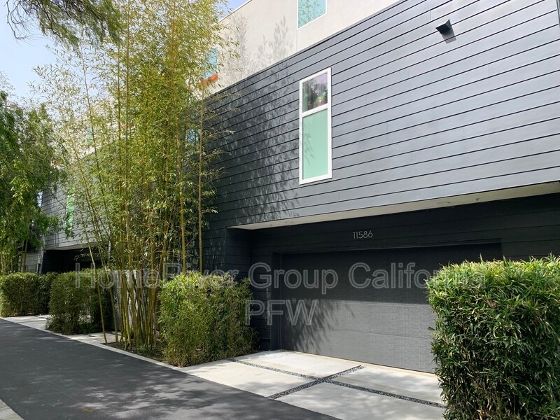 11586 Gallery Ln in Los Angeles, CA - Building Photo