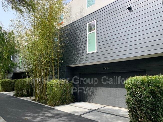 property at 11586 Gallery Ln