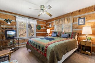 2747 Overholt Trail in Pigeon Forge, TN - Building Photo - Building Photo